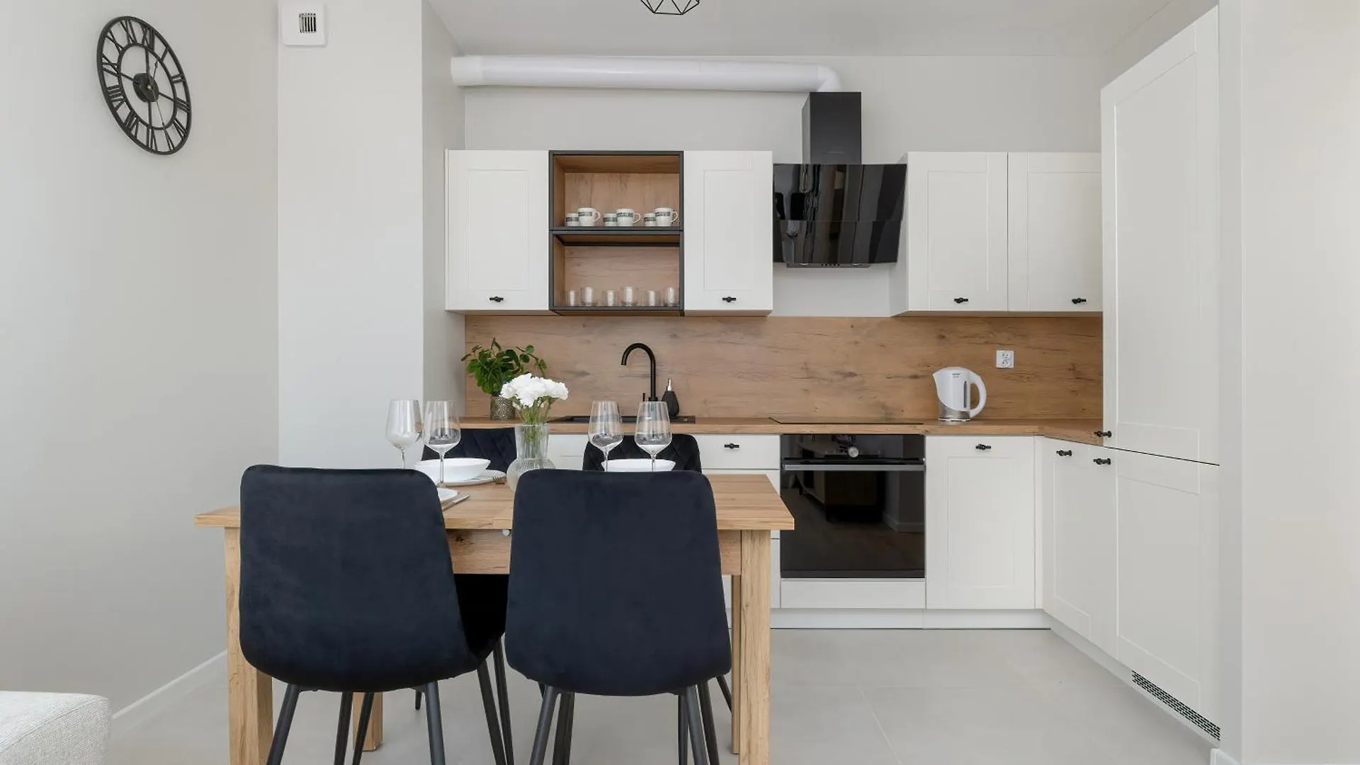 Bright Apartment Park Lotnikow Near Tauron Arena Krakow By Noclegi Renters