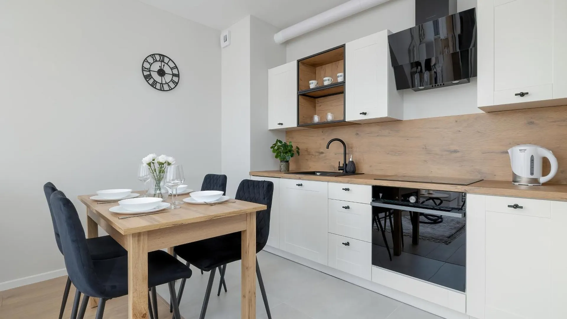 Bright Apartment Park Lotnikow Near Tauron Arena Krakow By Noclegi Renters
